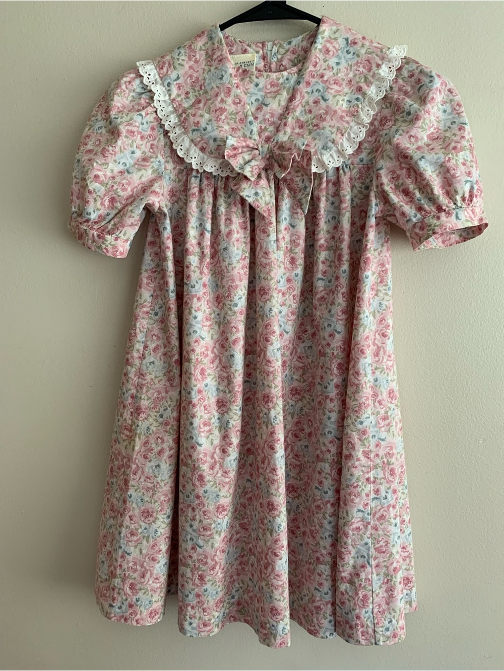 🩵🩷Vintage Laura Ashley Pink Floral Prairie Dress with White Lace Collar
